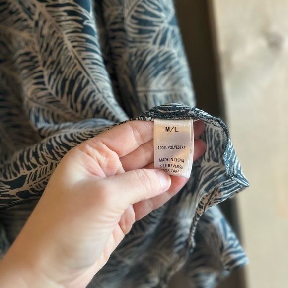 LIKE NEW Wishlist Tie Front Blouse - Picture 5 of 8